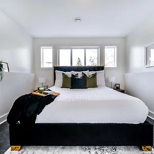stunning-king-triplex-i-walk-to-river-valley-i-w-free.edmonton-hotels.net/