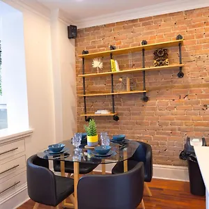 superb-2-bed-in-plateau-10min-to-mont-royal-metro.hotels-in-montreal.org/